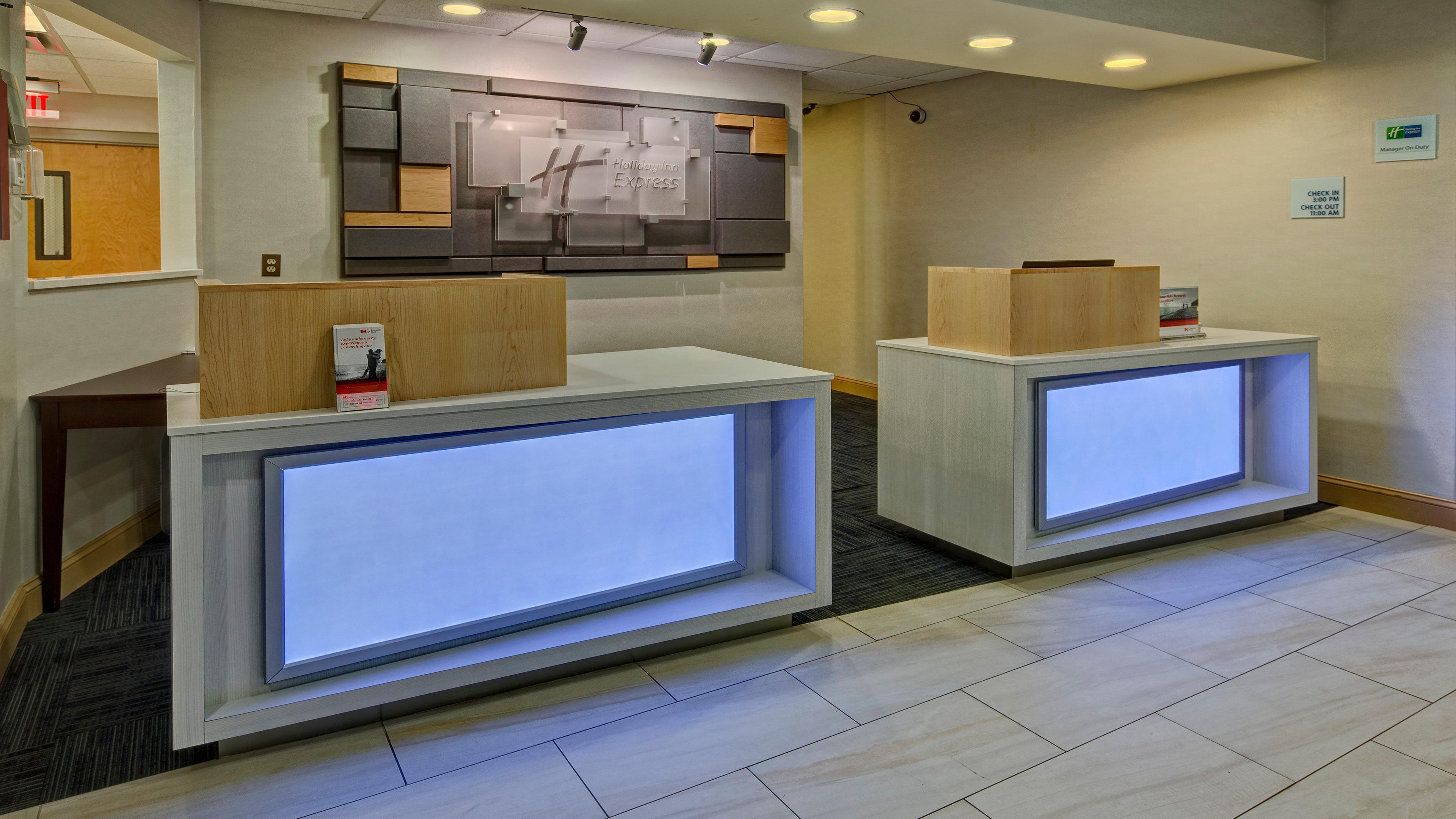 Holiday Inn Express Hotel & Suites London By Ihg Exterior foto