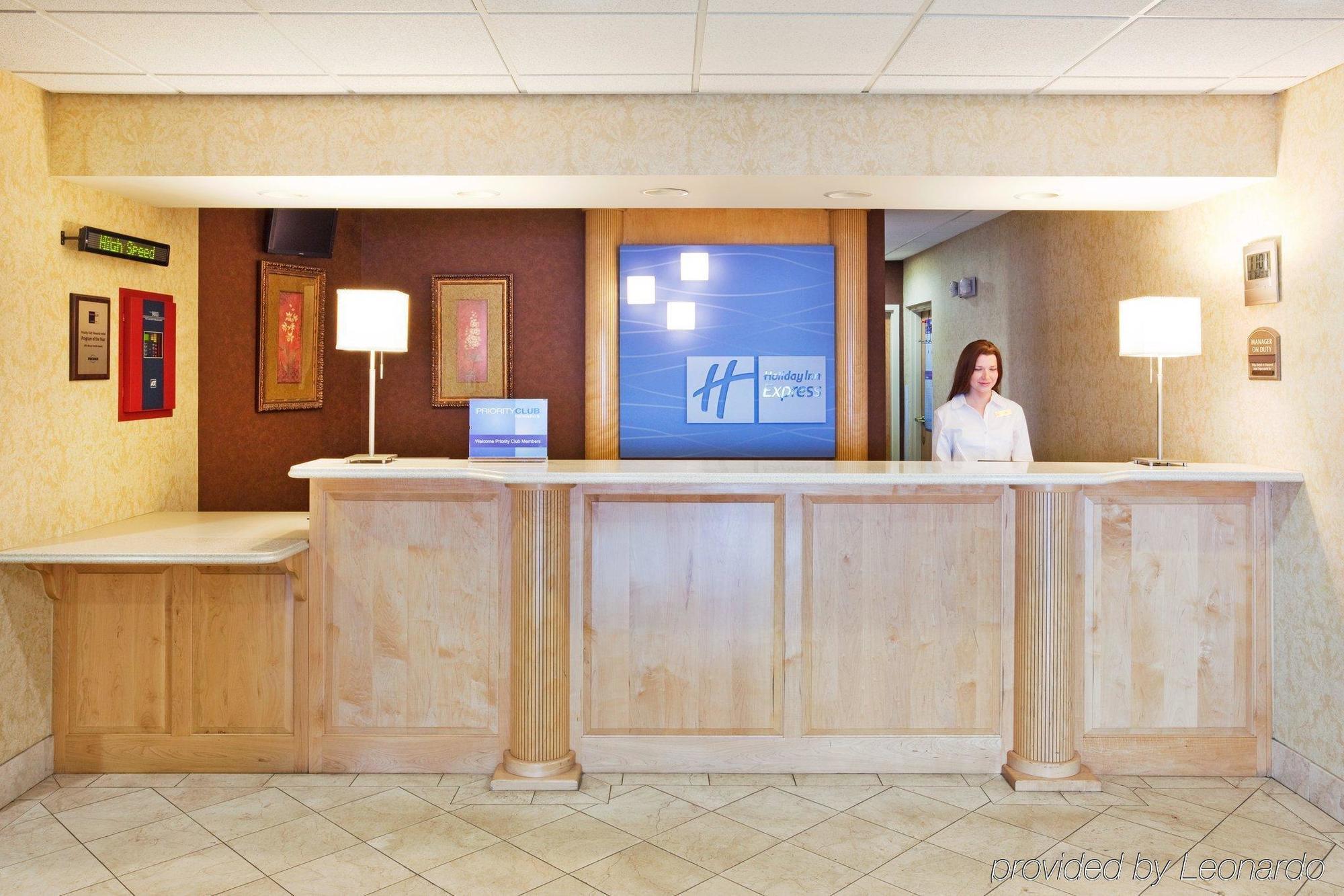Holiday Inn Express Hotel & Suites London By Ihg Interior foto
